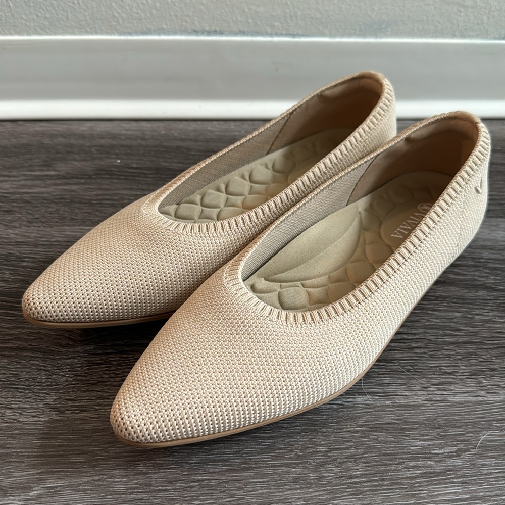 VIVAIA Aria Walker Pointed Toe Flats